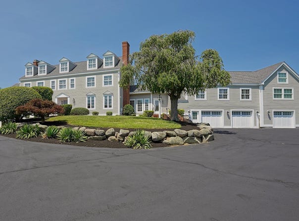 15 Curtis Road, Hampton Falls, NH 03844
