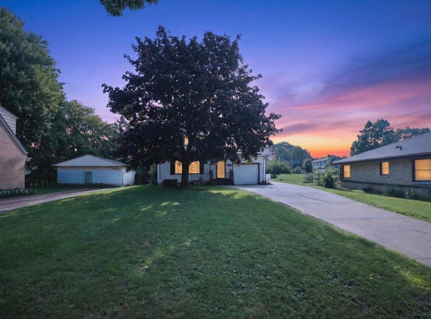 2738 S 72nd St, Milwaukee, WI 53219