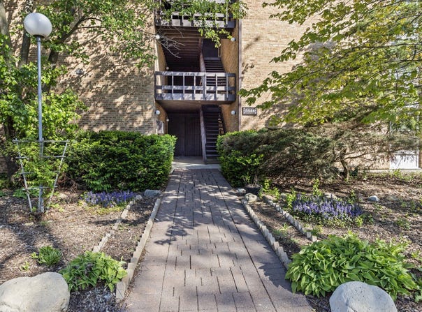 5544 E Lake Drive, Lisle, IL 60532