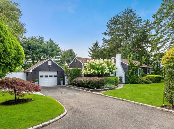 84 Bay Road, Brookhaven Hamlet, NY 11719