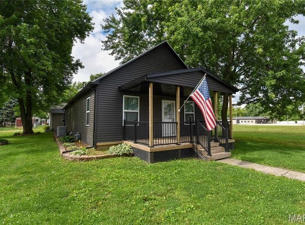 2210 Frey Avenue, Hillsboro, IL 62049
