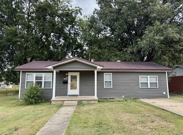 328 W Oak St, Dexter, MO 63841