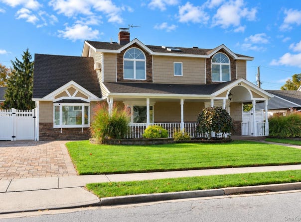26 Ballad Lane, Hicksville, NY 11801