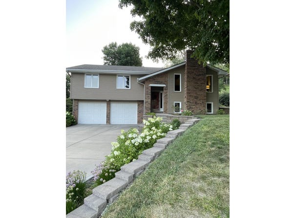 200 UPLAND Drive, COUNCIL BLUFFS, IA 51503