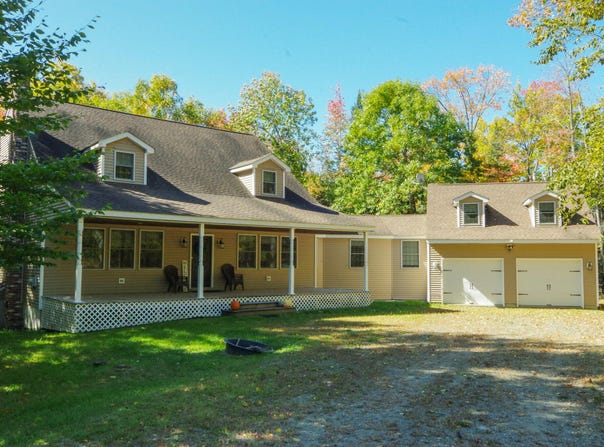 49 Windsor Lane, Dexter, ME 04930