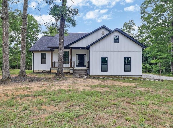 528 St Anthony Dr, Jamestown, TN 38556