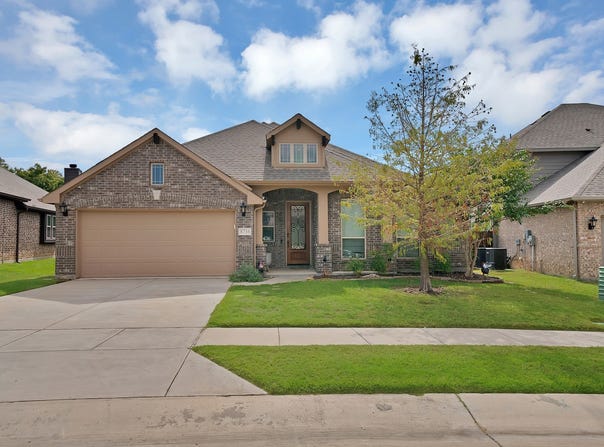 8716 Timber Ridge Drive, Aubrey, TX 76227