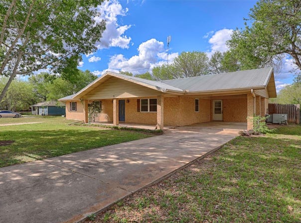 705 S La Grange St, Flatonia, TX 78941