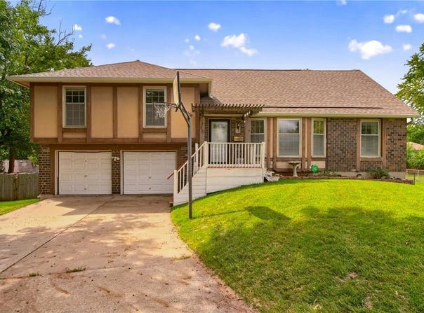 5725 Earnshaw Street, Shawnee, KS 66216