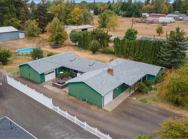880 HILLVIEW Dr, Lebanon, OR 97355