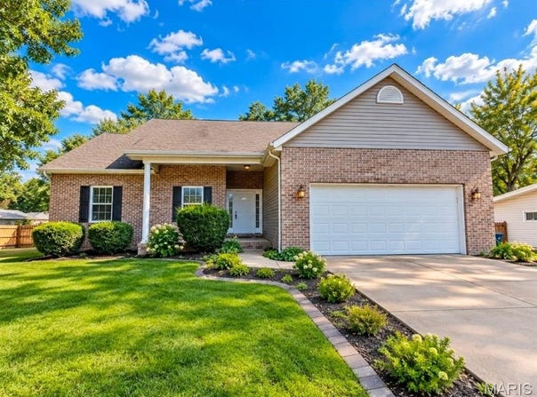 381 High Point Drive, Edwardsville, IL 62025