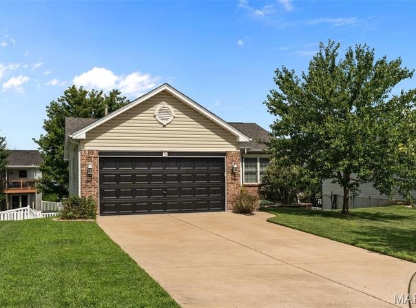 59 E Homefield Point Ct, O'Fallon, MO 63366