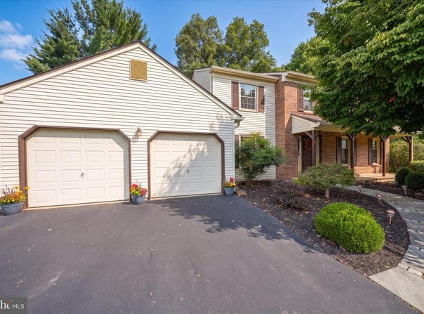 9 ROUND TREE CIR, HOCKESSIN, DE 19707