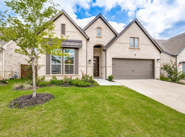 1717 Buttercup Avenue, Aubrey, TX 76227