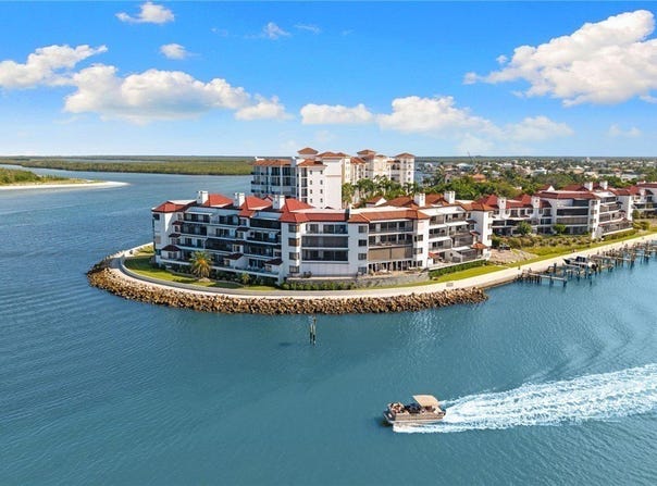 533 La Peninsula Boulevard, Naples, FL 34113
