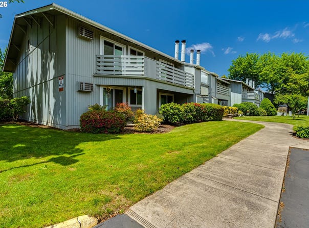 650 HARLOW Rd, Springfield, OR 97477