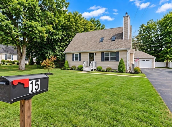 15 Crossman Ave, Attleboro, MA 02703