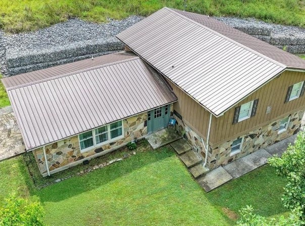 5427 Lotts Creek Road, Hazard, KY 41701