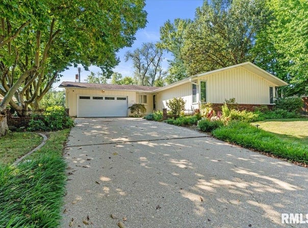 1608 DENISON Drive, Springfield, IL 62704