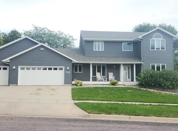 702 Westview Dr, Dell Rapids, SD 57022