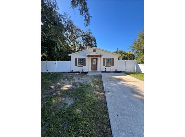 1314 ROBIE Avenue, MOUNT DORA, FL 32757
