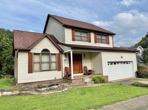 38 Retton Circle, Williamson, WV 25661