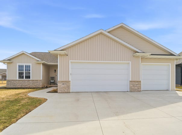 2875 E TURQUOISE Lane, APPLETON, WI 54913