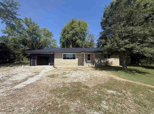 9462 E State Road 70 Highway, Evanston, IN 47531