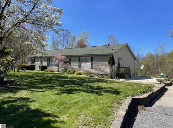 2376 River Road, Frankfort, MI 49635