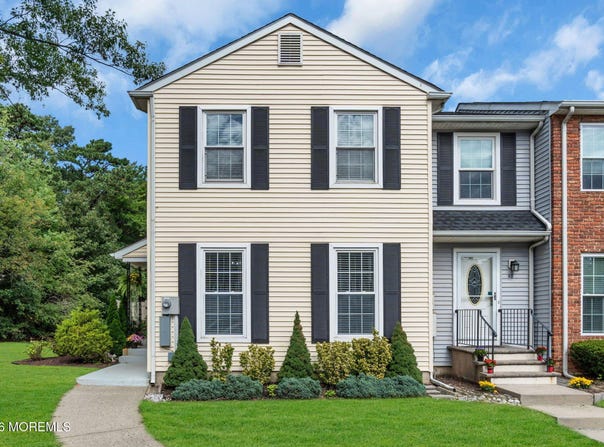 49 Lantern Lane, Sayreville, NJ 08872