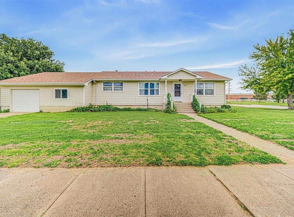 106 West 6th, Chapman, KS 67431