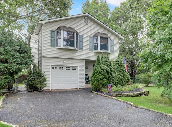 41 Main Avenue, Mastic, NY 11950
