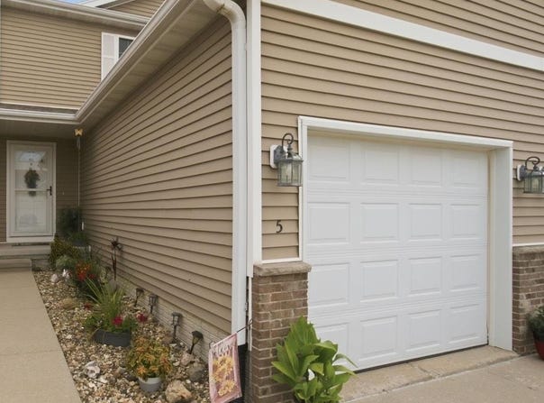 4902 Algonquin Drive, Cedar Falls, IA 50613