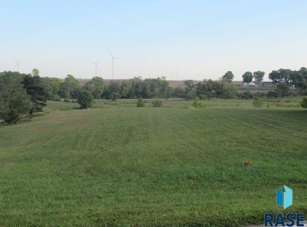 E 2nd Ave, Beaver Creek, MN 56110