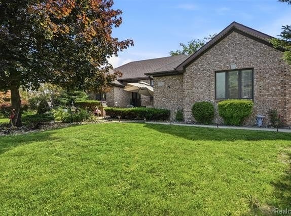 6786 Jasmine Dr, Troy, MI 48098