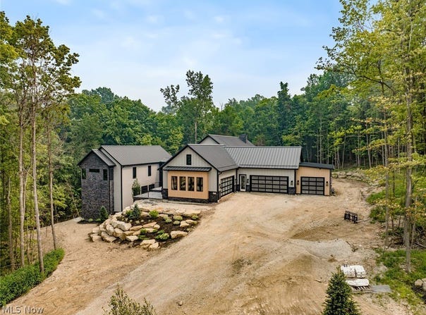2324 Hard Rock Way, Hinckley, OH 44233