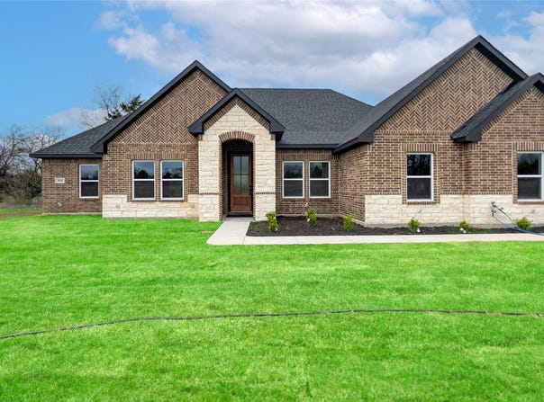 956 County Road 4108, Greenville, TX 75401