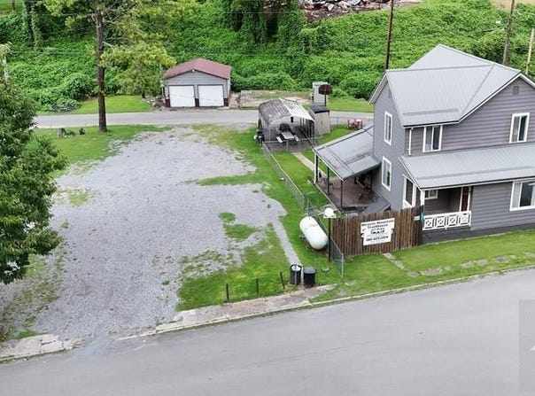 2431 Miracle Mtn. Rd., ELBERT, WV 25413