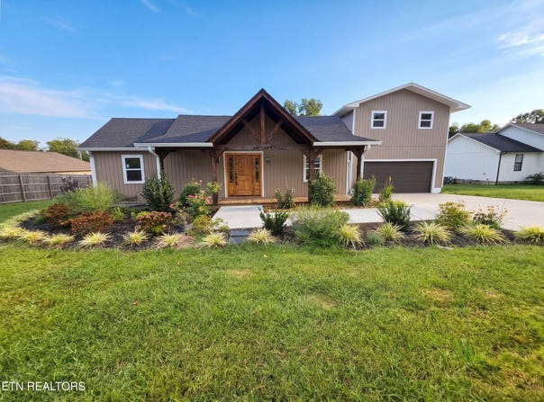 576 Stanley St, Oneida, TN 37841