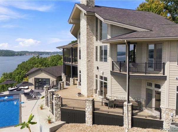 1104 Beacon Pointe Circle, Lake Ozark, MO 65049