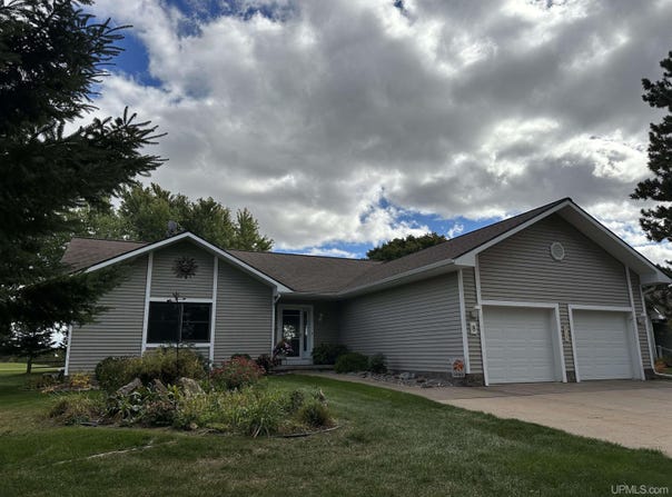 8 Red Fox Trail Road, Marquette, MI 49855