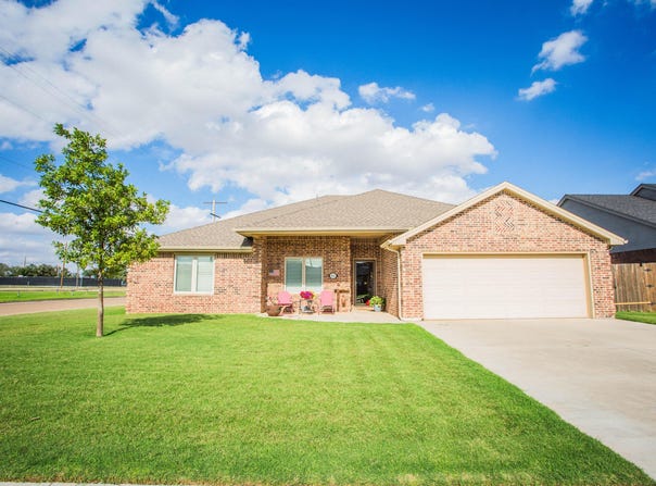 802 Birch Street, Idalou, TX 79329