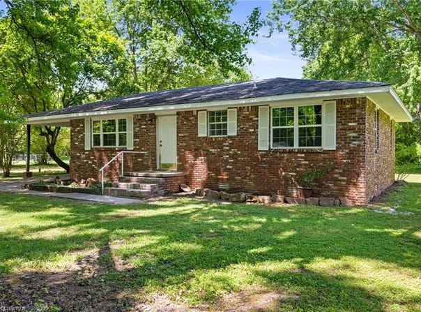 625 Graham ST, Mountainburg, AR 72946