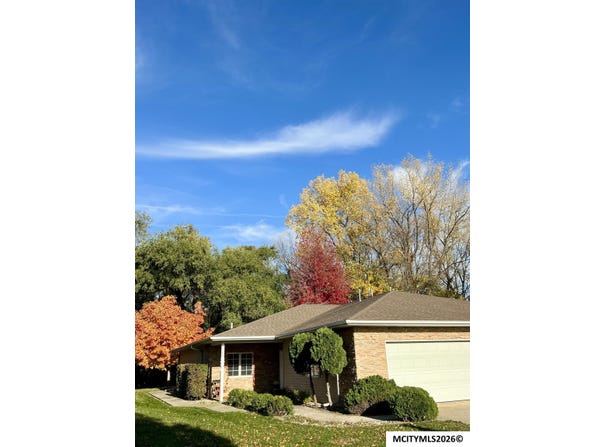 2160 W State St, MASON CITY, IA 50401
