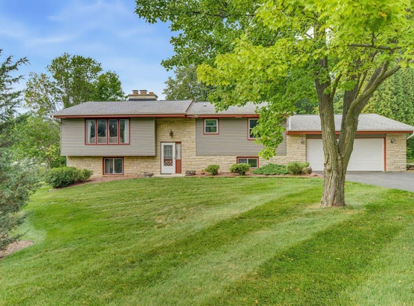 3755 Kettle View Dr, Slinger, WI 53086