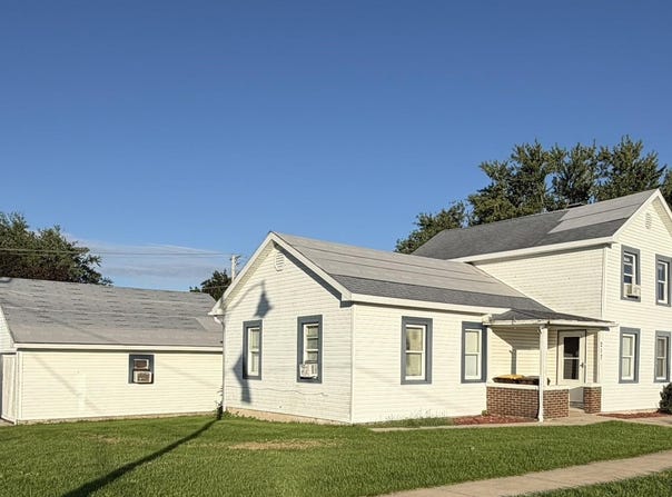217 W Railroad St, LENA, IL 61048
