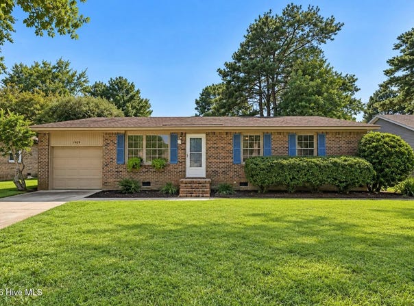 1909 Cedar Point Circle, Elizabeth City, NC 27909