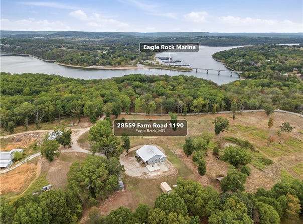 28559 Farm Road 11190, Eagle Rock, MO 65641