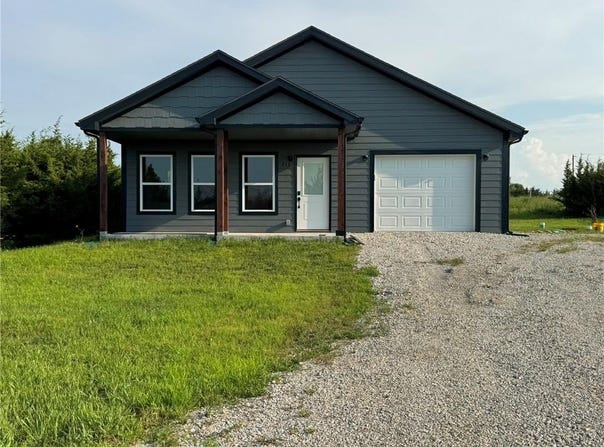 213 Bald Eagle Drive, Linn Valley, KS 66040