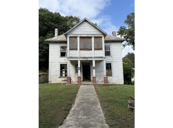42 High St, Eagle Rock, VA 24085